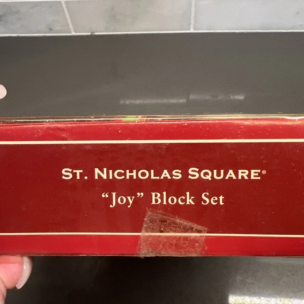 St Nicholas Square 